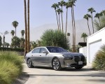 2023 BMW i7 xDrive60 (Color: Oxid Grey Metallic; US-Spec) Front Three-Quarter Wallpapers 150x120
