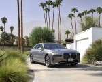 2023 BMW i7 xDrive60 (Color: Oxid Grey Metallic; US-Spec) Front Three-Quarter Wallpapers 150x120