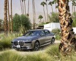 2023 BMW i7 xDrive60 (Color: Oxid Grey Metallic; US-Spec) Front Three-Quarter Wallpapers 150x120