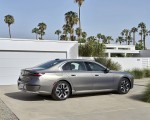 2023 BMW i7 xDrive60 (Color: Oxid Grey Metallic; US-Spec) Rear Three-Quarter Wallpapers 150x120