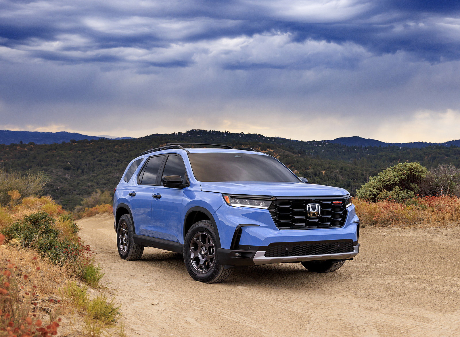2023 Honda Pilot TrailSport Front Three-Quarter Wallpapers (4)