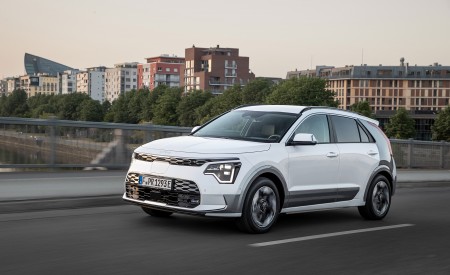 2023 Kia Niro EV Front Three-Quarter Wallpapers  450x275 (3)