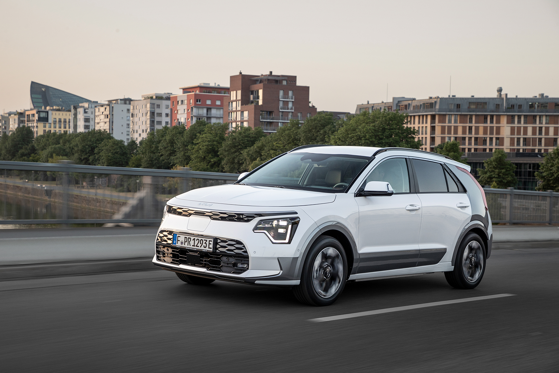 2023 Kia Niro EV Front Three-Quarter Wallpapers  (3)
