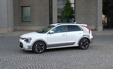 2023 Kia Niro EV Side Wallpapers 450x275 (18)