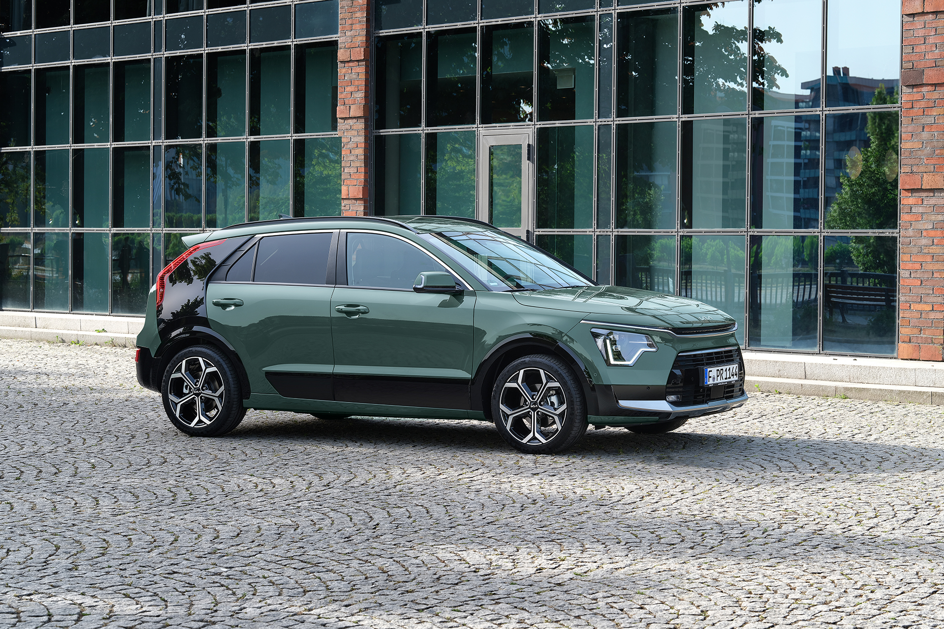 2023 Kia Niro HEV Front Three-Quarter Wallpapers (12)