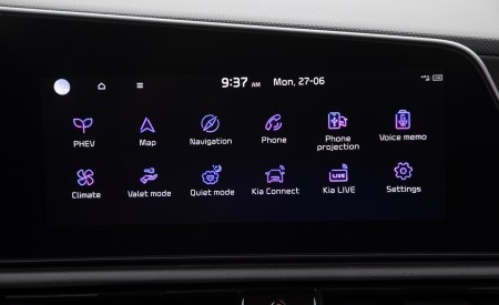 2023 Kia Niro PHEV Central Console Wallpapers 450x275 (21)