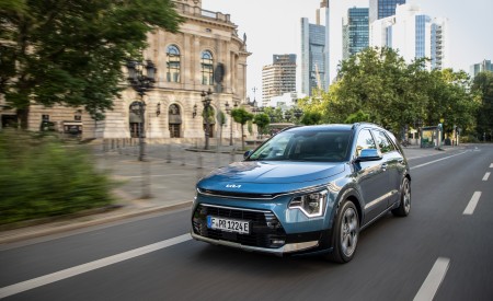 2023 Kia Niro PHEV Front Three-Quarter Wallpapers 450x275 (5)