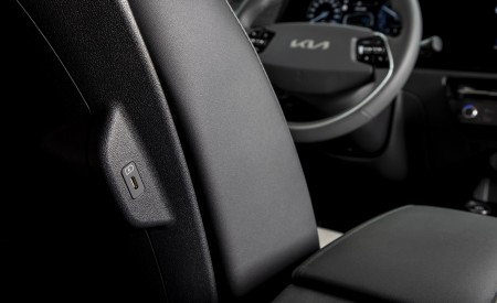 2023 Kia Niro PHEV Interior Detail Wallpapers 450x275 (17)