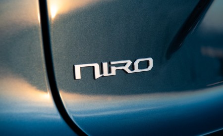 2023 Kia Niro PHEV (US-Spec) Badge Wallpapers 450x275 (10)