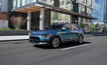 2023 Kia Niro PHEV (US-Spec) Front Three-Quarter Wallpapers 450x275 (3)