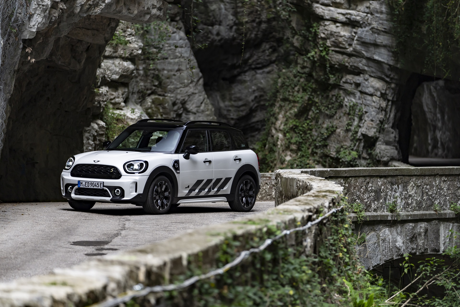 2023 Mini Cooper SE Countryman ALL4 Untamed Edition Front Three-Quarter Wallpapers (7)