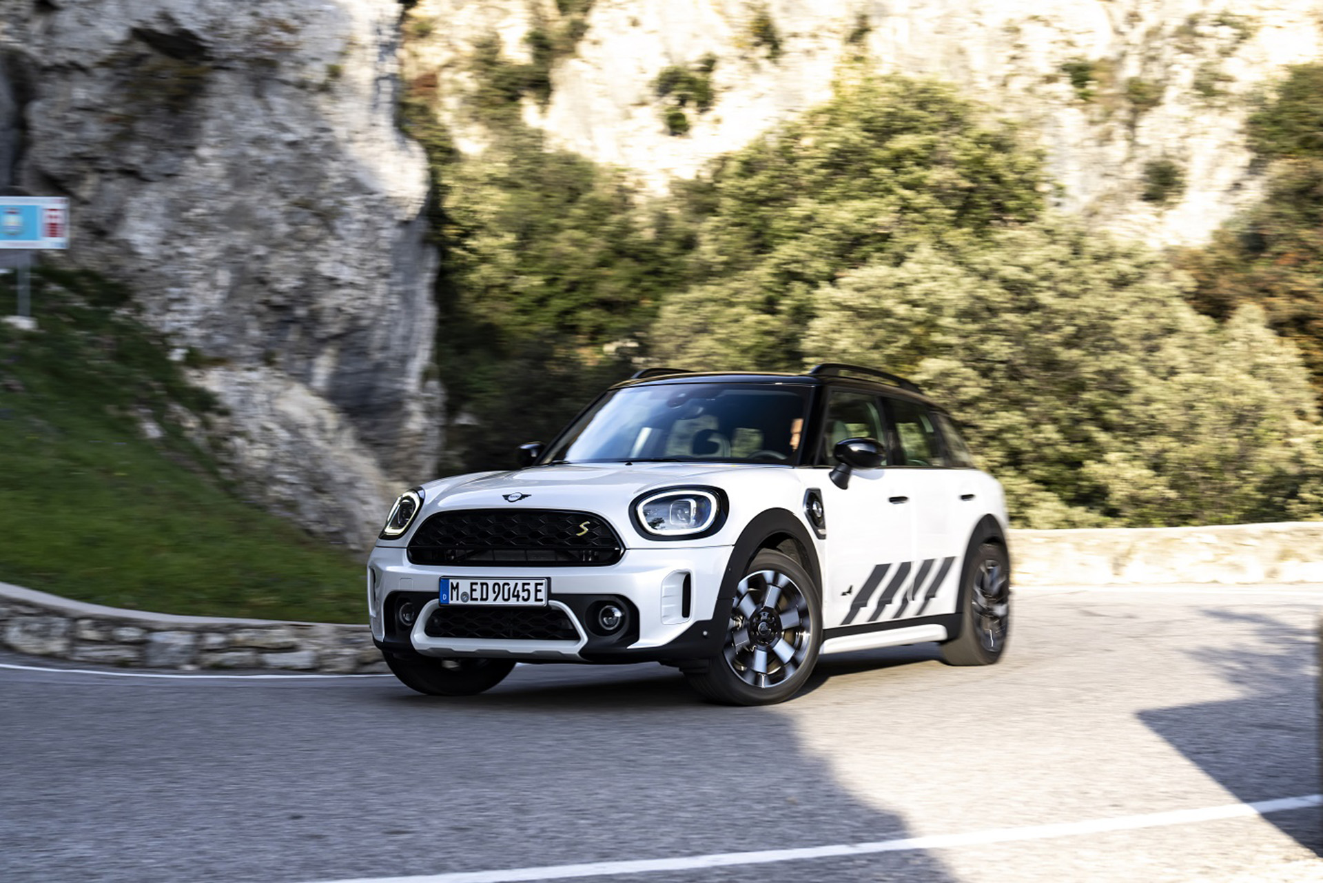 2023 Mini Cooper SE Countryman ALL4 Untamed Edition Front Three-Quarter Wallpapers (1)