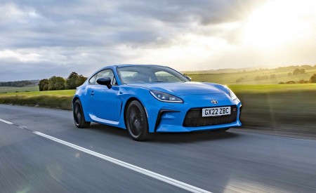 2023 Toyota GR86 (UK-Spec) Front Three-Quarter Wallpapers 450x275 (2)