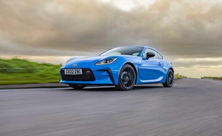 2023 Toyota GR86 (UK-Spec) Front Three-Quarter Wallpapers 450x275 (3)