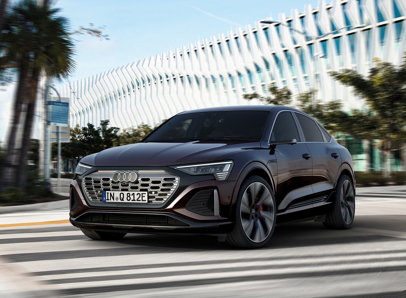 2024 Audi Q8 Sportback e-tron quattro (Color: Madeira Brown Metallic) Front Three-Quarter Wallpapers (3)