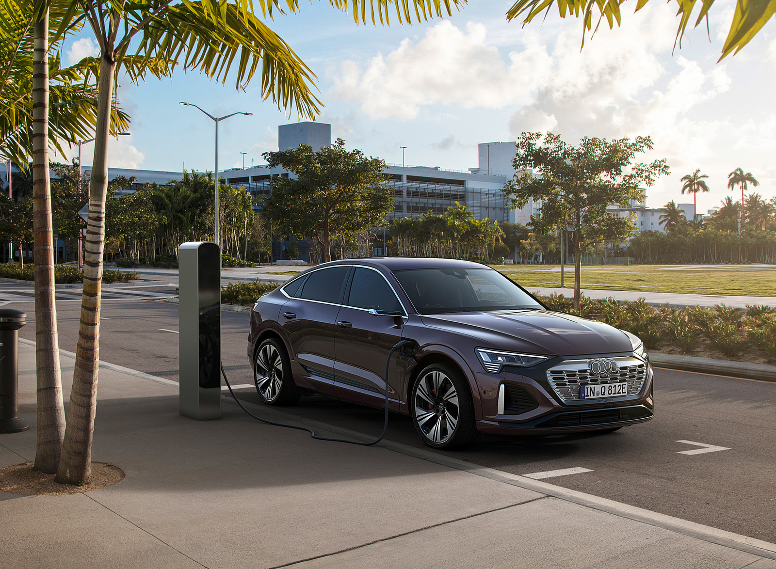 2024 Audi Q8 Sportback e-tron quattro (Color: Madeira Brown Metallic) Front Three-Quarter Wallpapers (14)