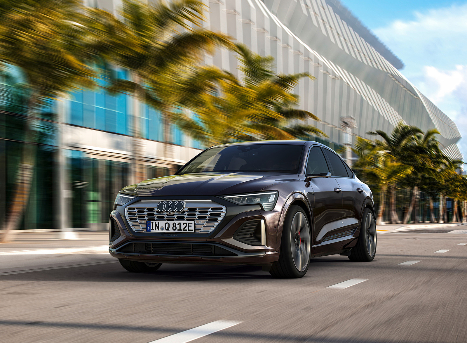 2024 Audi Q8 Sportback e-tron quattro (Color: Madeira Brown Metallic) Front Three-Quarter Wallpapers (1)