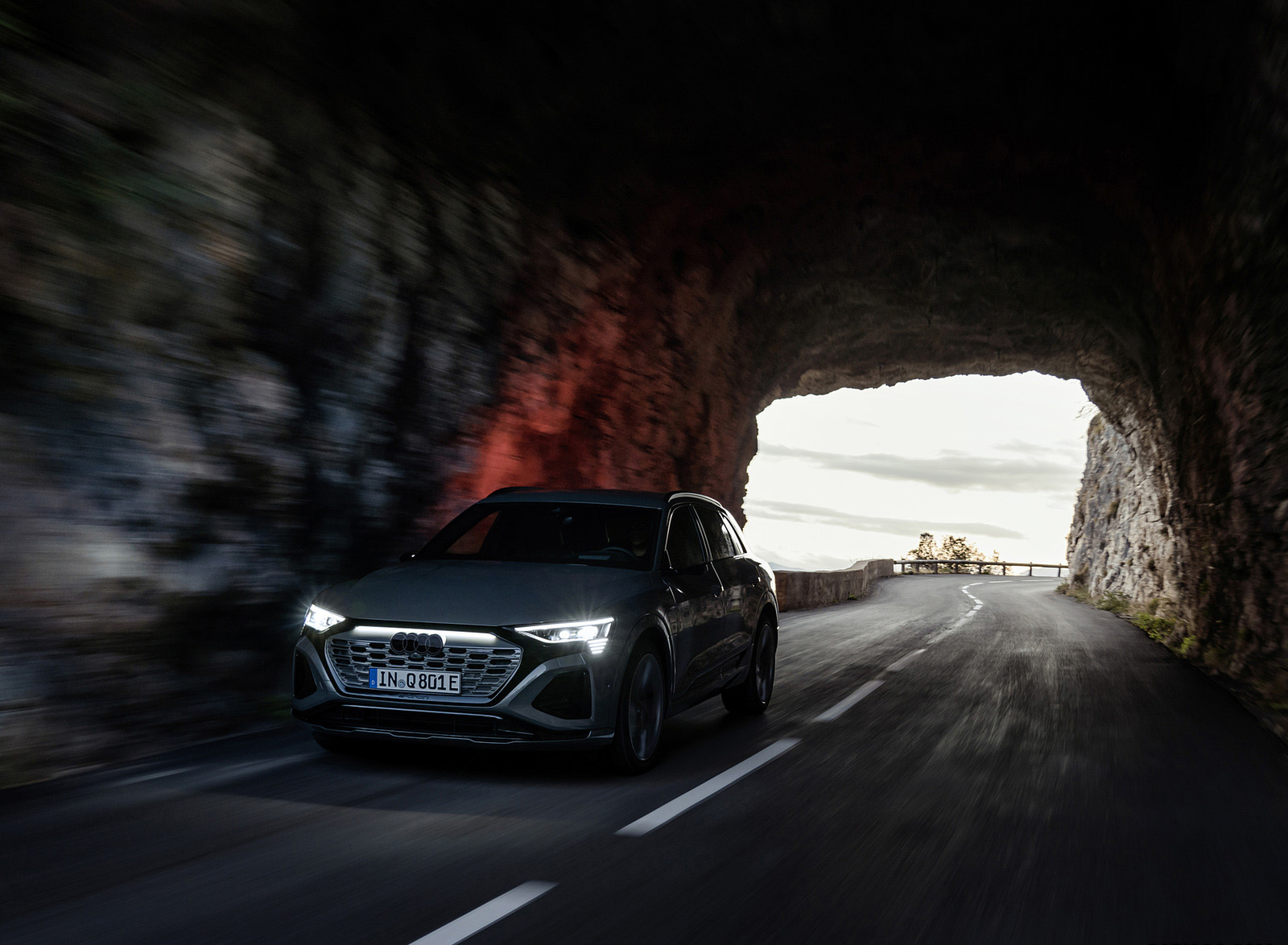 2024 Audi Q8 e-tron quattro (Color: Chronos Gray metallic) Front Three-Quarter Wallpapers (11)