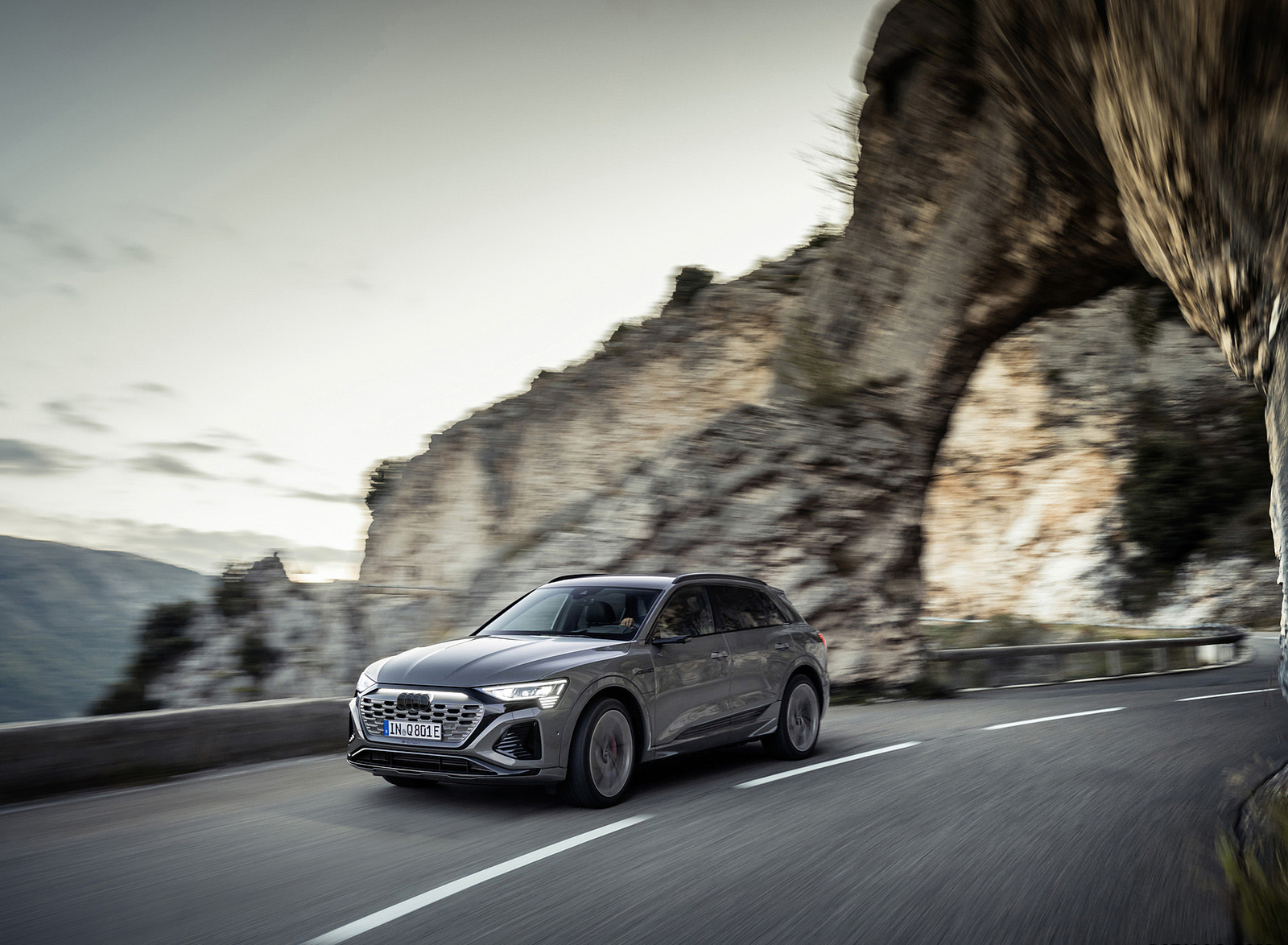 2024 Audi Q8 e-tron quattro (Color: Chronos Gray Metallic) Front Three-Quarter Wallpapers (10)