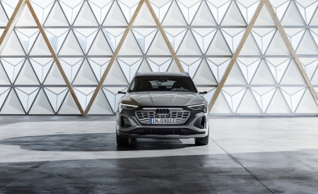 2024 Audi Q8 e-tron quattro (Color: Chronos Gray metallic) Front Wallpapers 450x275 (30)