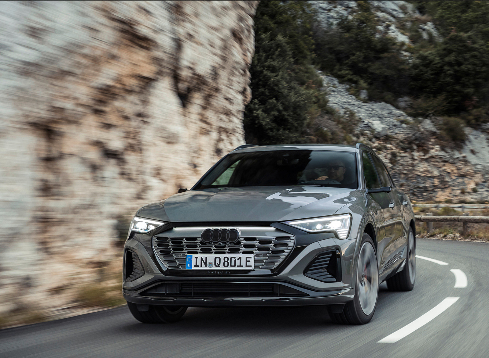 2024 Audi Q8 e-tron quattro (Color: Chronos Gray Metallic) Front Wallpapers (3)