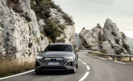 2024 Audi Q8 e-tron quattro (Color: Chronos Gray metallic) Front Wallpapers 450x275 (3)