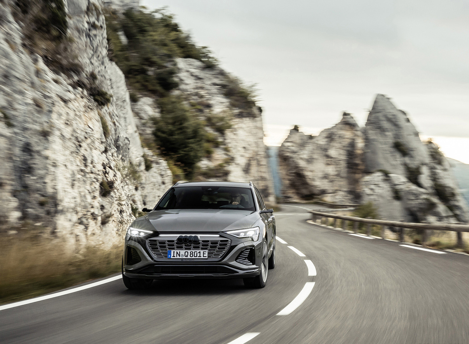 2024 Audi Q8 e-tron quattro (Color: Chronos Gray Metallic) Front Wallpapers (5)