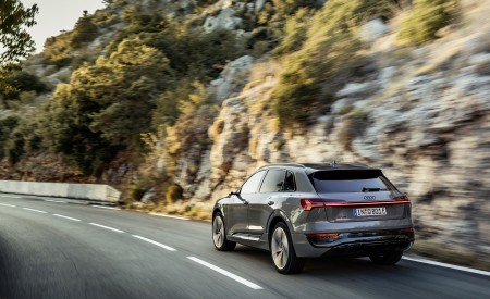 2024 Audi Q8 e-tron quattro (Color: Chronos Gray metallic) Rear Three-Quarter Wallpapers 450x275 (7)