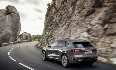 2024 Audi Q8 e-tron quattro (Color: Chronos Gray metallic) Rear Three-Quarter Wallpapers 450x275 (9)