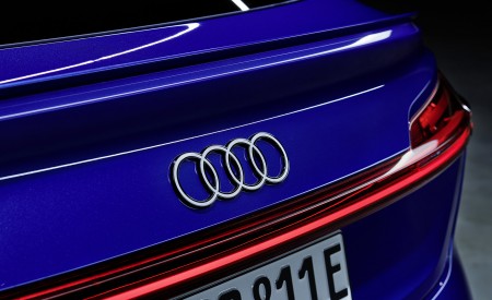 2024 Audi SQ8 Sportback e-tron quattro (Color: Ultra Blue metallic) Badge Wallpapers 450x275 (46)