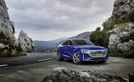 2024 Audi SQ8 Sportback e-tron quattro (Color: Ultra Blue metallic) Front Three-Quarter Wallpapers 450x275 (18)