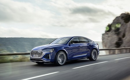 2024 Audi SQ8 Sportback e-tron quattro (Color: Ultra Blue metallic) Front Three-Quarter Wallpapers 450x275 (14)
