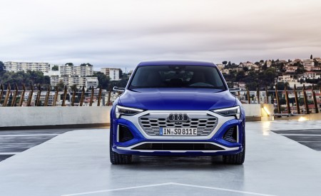 2024 Audi SQ8 Sportback e-tron quattro (Color: Ultra Blue metallic) Front Wallpapers 450x275 (28)