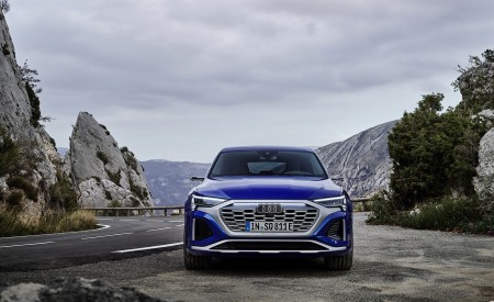 2024 Audi SQ8 Sportback e-tron quattro (Color: Ultra Blue metallic) Front Wallpapers 450x275 (19)