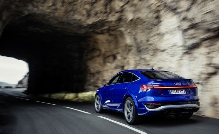 2024 Audi SQ8 Sportback e-tron quattro (Color: Ultra Blue metallic) Rear Three-Quarter Wallpapers 450x275 (2)