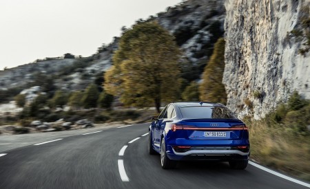 2024 Audi SQ8 Sportback e-tron quattro (Color: Ultra Blue metallic) Rear Wallpapers 450x275 (12)