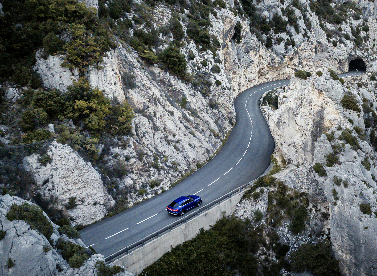 2024 Audi SQ8 Sportback e-tron quattro (Color: Ultra Blue metallic) Top Wallpapers (3)