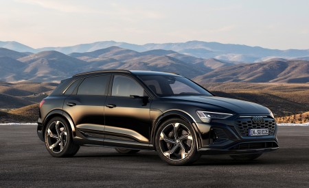 2024 Audi SQ8 e-tron quattro (Color: Mythos Black Metallic) Front Three-Quarter Wallpapers 450x275 (17)
