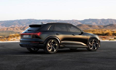 2024 Audi SQ8 e-tron quattro (Color: Mythos Black Metallic) Rear Three-Quarter Wallpapers 450x275 (19)