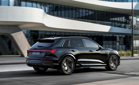2024 Audi SQ8 e-tron quattro (Color: Mythos Black Metallic) Rear Three-Quarter Wallpapers 450x275 (4)