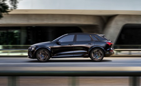 2024 Audi SQ8 e-tron quattro (Color: Mythos Black Metallic) Side Wallpapers 450x275 (7)