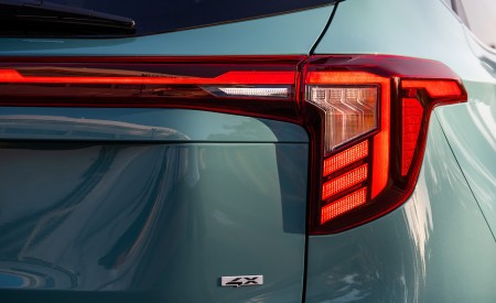 2024 Kia Seltos Tail Light Wallpapers 450x275 (13)