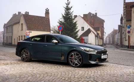 2022 Kia Stinger GT UK version Front Three-Quarter Wallpapers 450x275 (17)