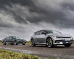 2022 Kia Stinger GT (UK-Spec) Front Three-Quarter Wallpapers 150x120 (2)