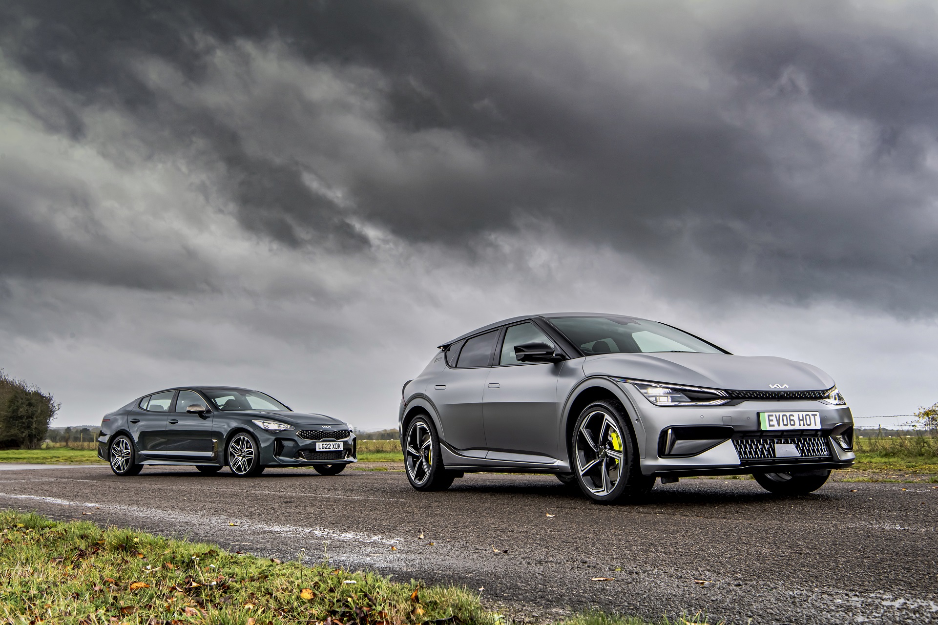 2022 Kia Stinger GT (UK-Spec) Front Three-Quarter Wallpapers (2)
