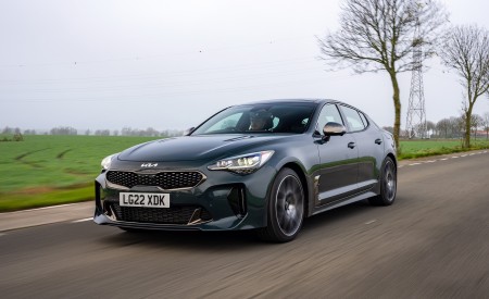2022 Kia Stinger GT UK version Front Three-Quarter Wallpapers 450x275 (11)