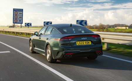 2022 Kia Stinger GT UK version Rear Three-Quarter Wallpapers 450x275 (8)