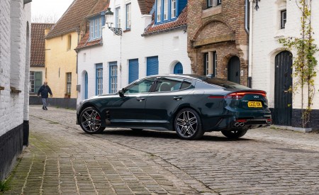 2022 Kia Stinger GT UK version Rear Three-Quarter Wallpapers 450x275 (19)