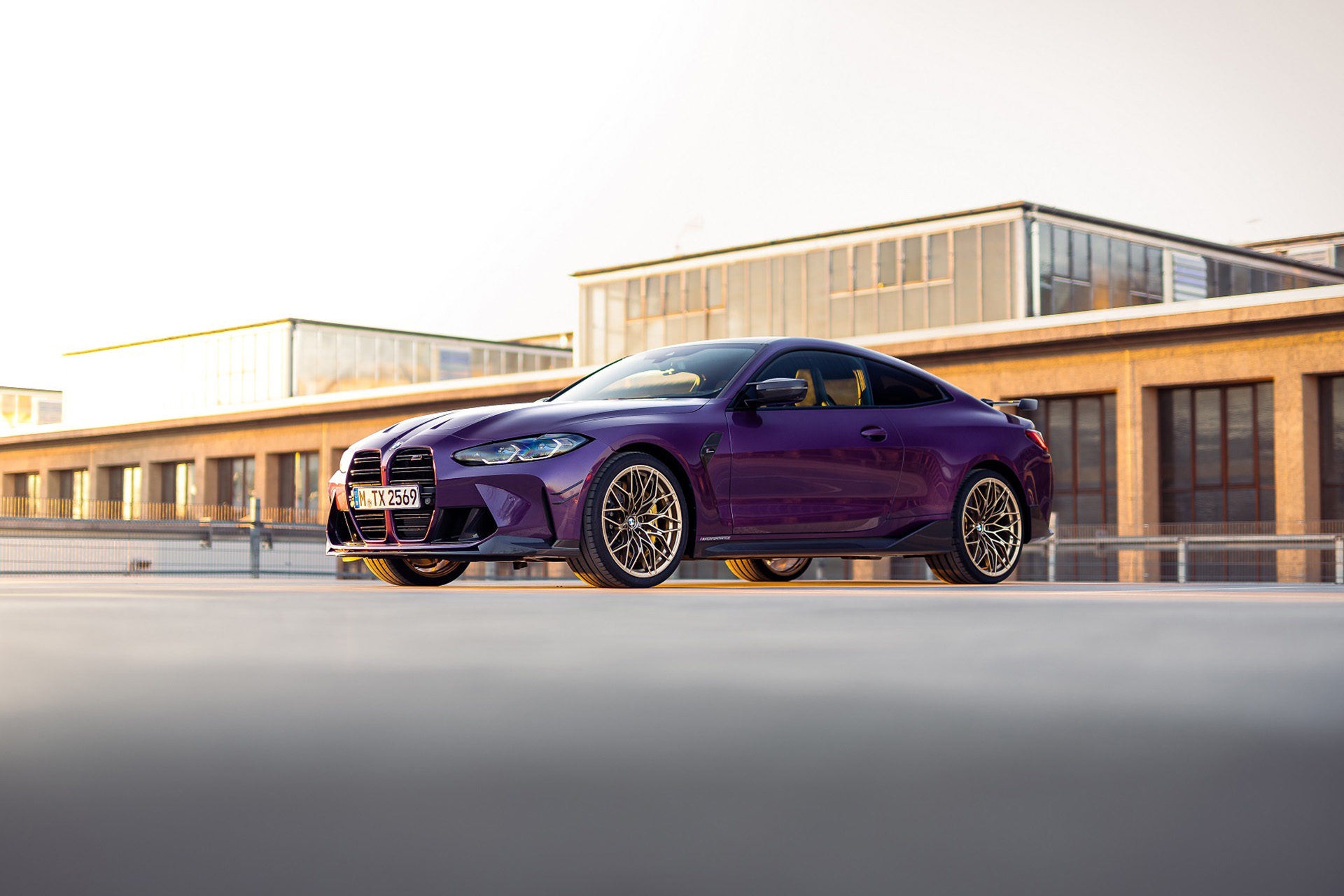 2023 BMW M4 Competition M Performance Parts Front Three-Quarter Wallpapers (2)