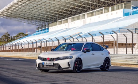 2023 Honda Civic Type R (EU-Spec) Front Three-Quarter Wallpapers 450x275 (73)